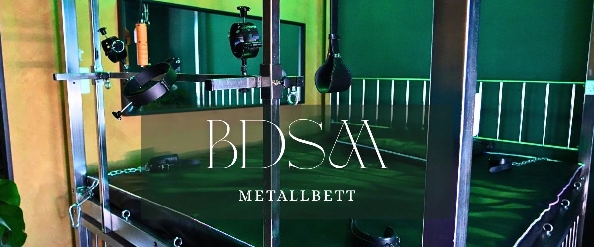 BDSM Metallbett Domina Studio Hamburg Verdant Obscura