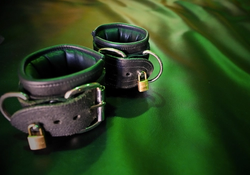 Lederfesseln Studio Verdant Obscura Hamburg