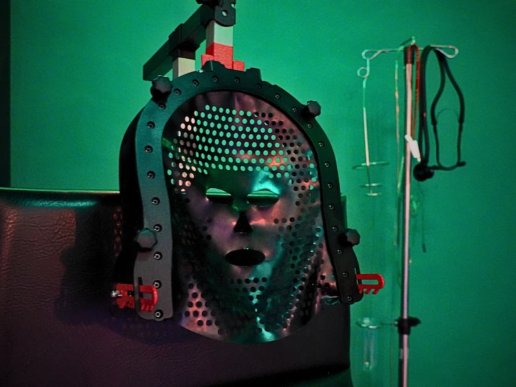 Warrior Kopffixierung Klinik Domina Djinny Hamburg